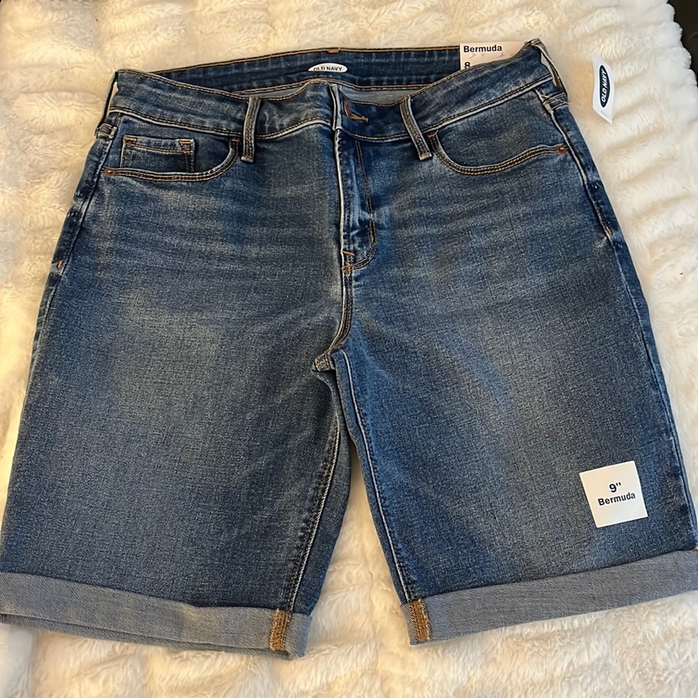 Old Navy Brand New Bermuda Mid Rise short size 8